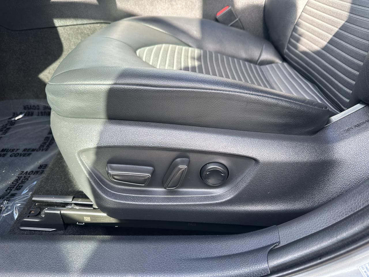 Toyota Camry SE Auto AWD (Natl) 2021