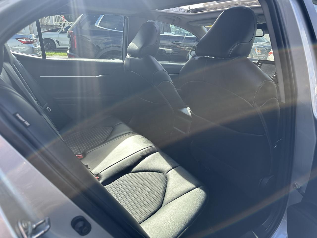 Toyota Camry SE Auto AWD (Natl) 2021