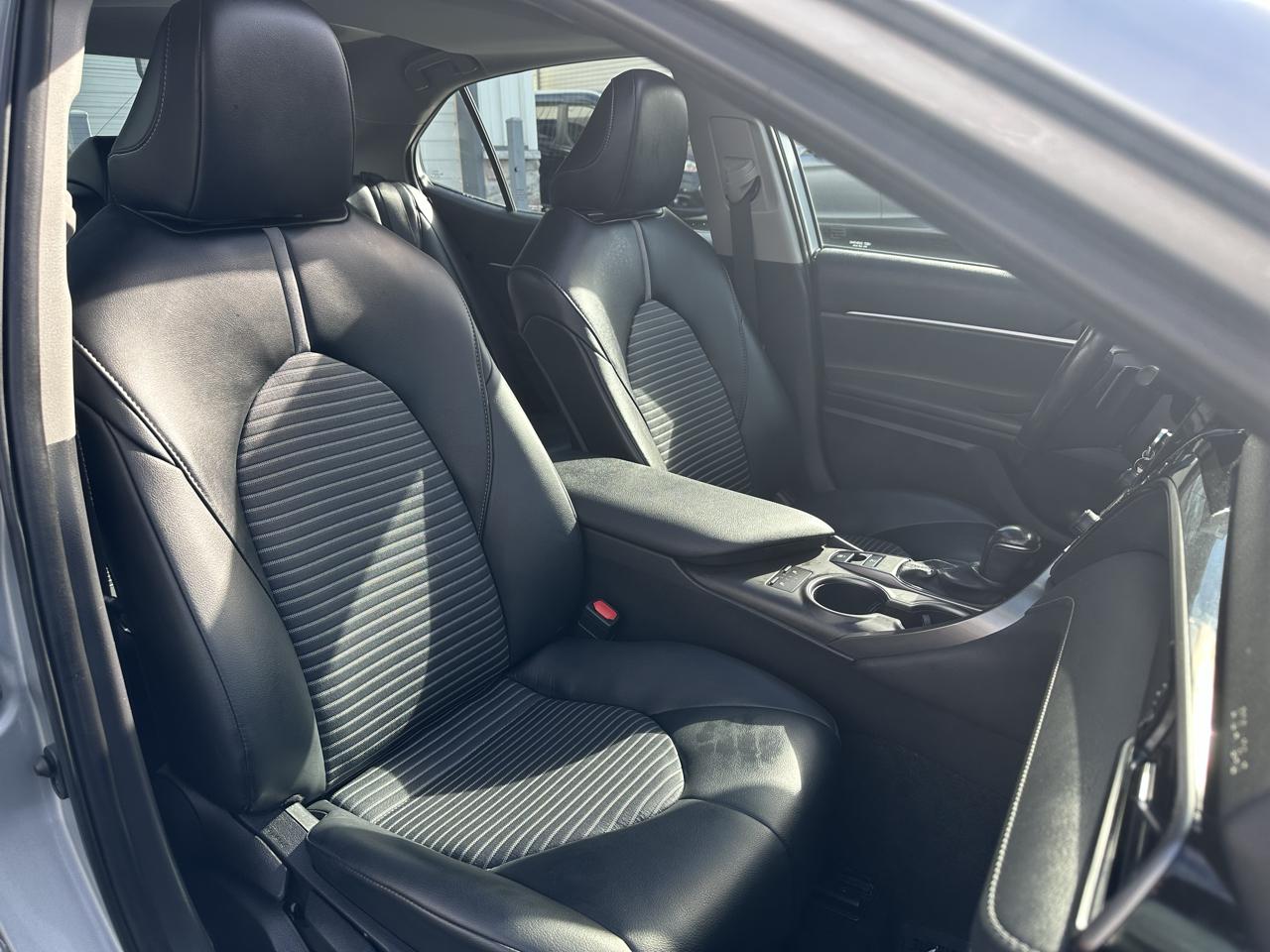 Toyota Camry SE Auto AWD (Natl) 2021