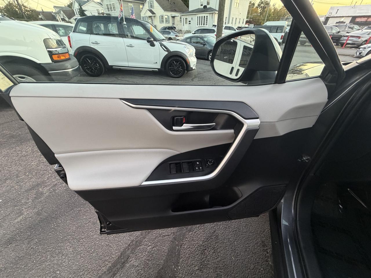 Toyota RAV4  2021