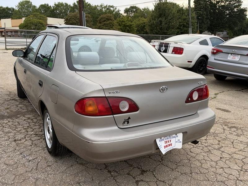 Toyota Corolla CE 2002