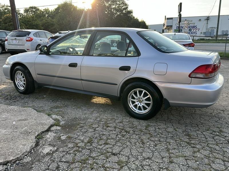 Honda Accord DX sedan 2001