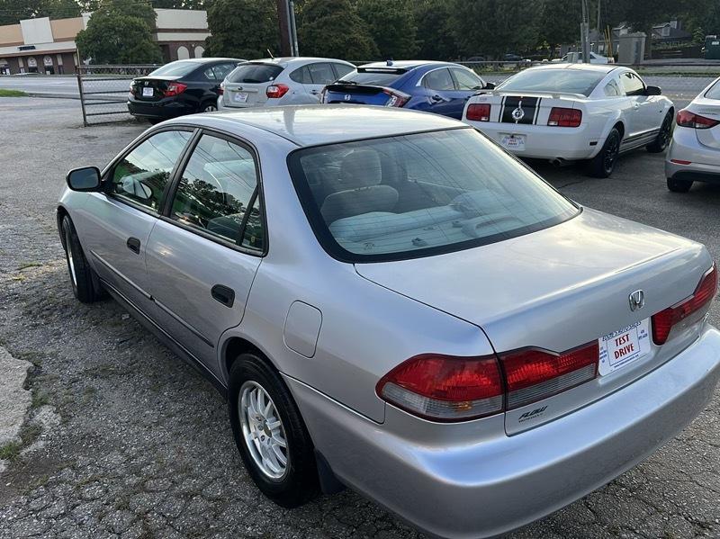 Honda Accord DX sedan 2001