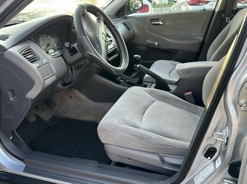 Honda Accord DX sedan 2001