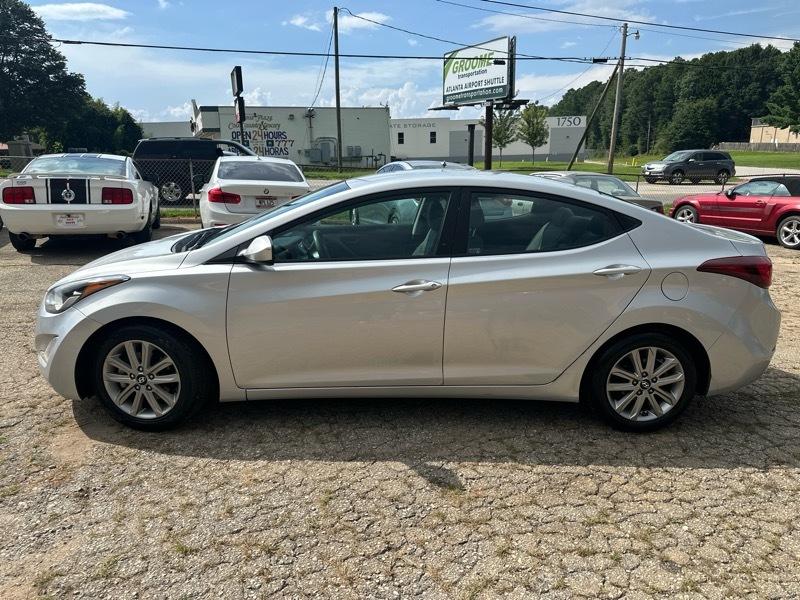 Hyundai Elantra SE 6AT 2015