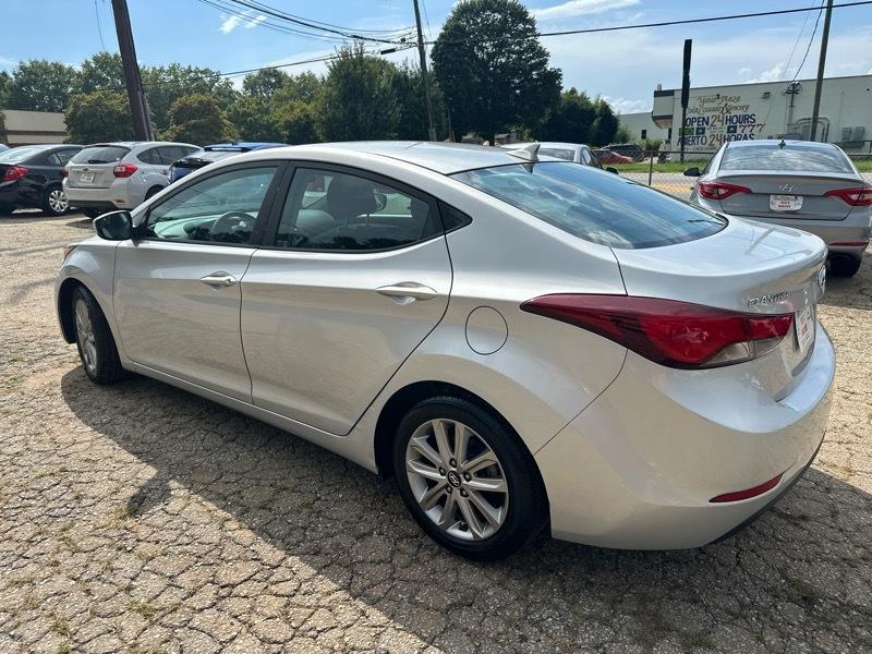 Hyundai Elantra SE 6AT 2015
