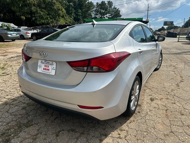 Hyundai Elantra SE 6AT 2015