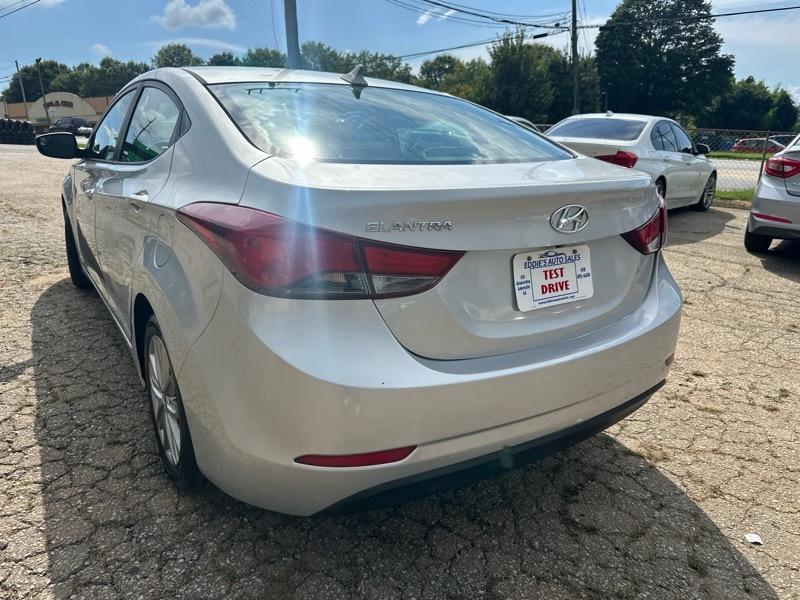 Hyundai Elantra SE 6AT 2015