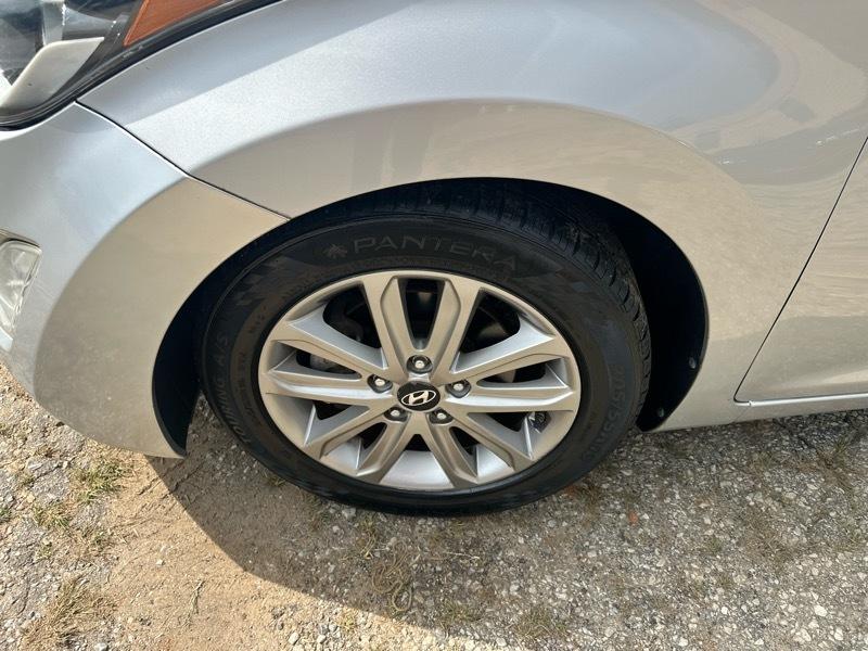 Hyundai Elantra SE 6AT 2015