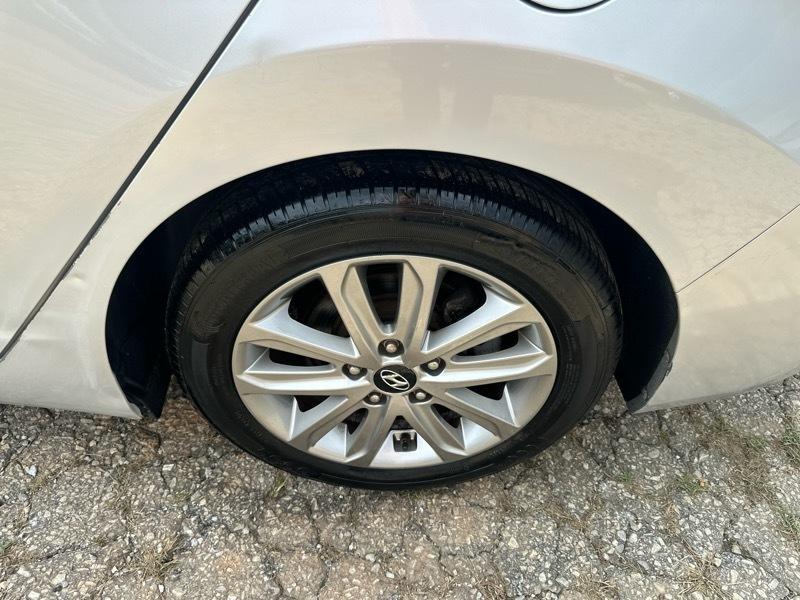 Hyundai Elantra SE 6AT 2015
