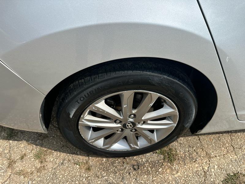 Hyundai Elantra SE 6AT 2015