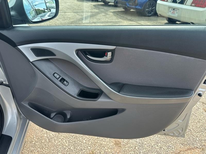 Hyundai Elantra SE 6AT 2015