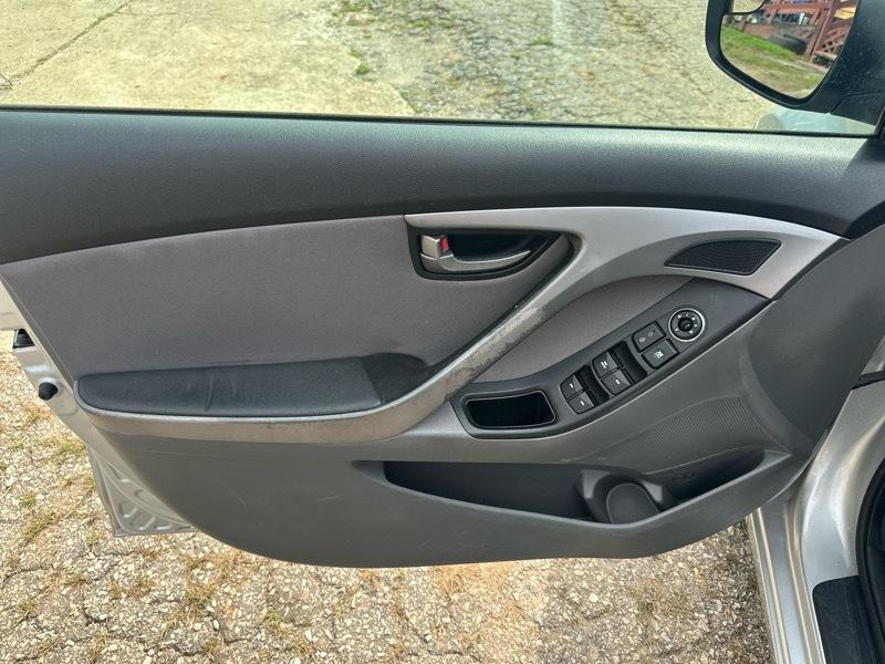 Hyundai Elantra SE 6AT 2015