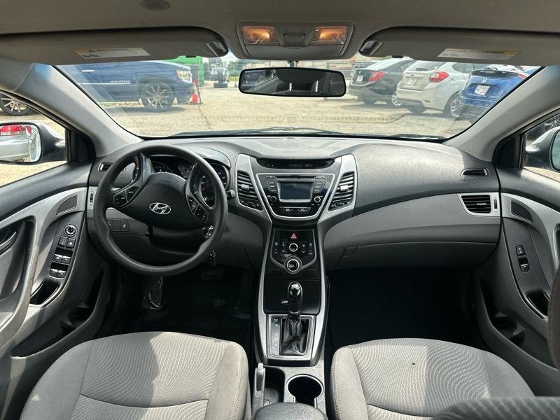 Hyundai Elantra SE 6AT 2015
