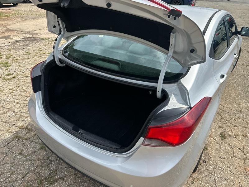 Hyundai Elantra SE 6AT 2015