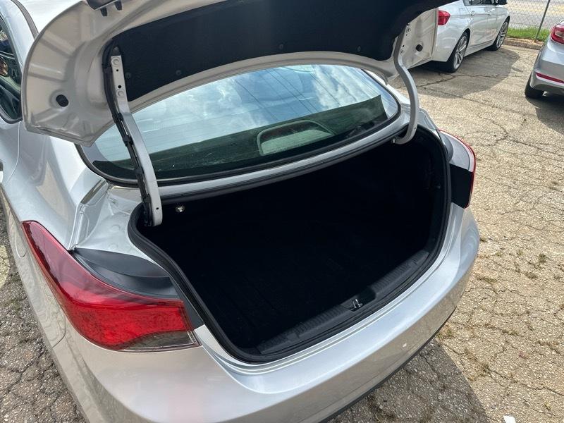Hyundai Elantra SE 6AT 2015