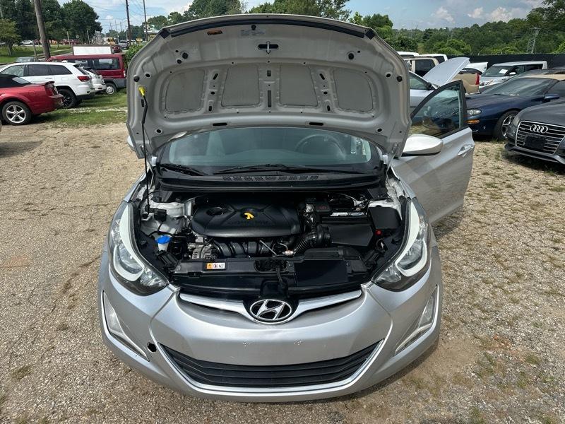 Hyundai Elantra SE 6AT 2015