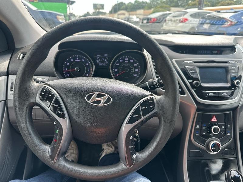 Hyundai Elantra SE 6AT 2015