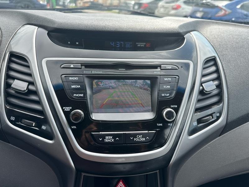Hyundai Elantra SE 6AT 2015