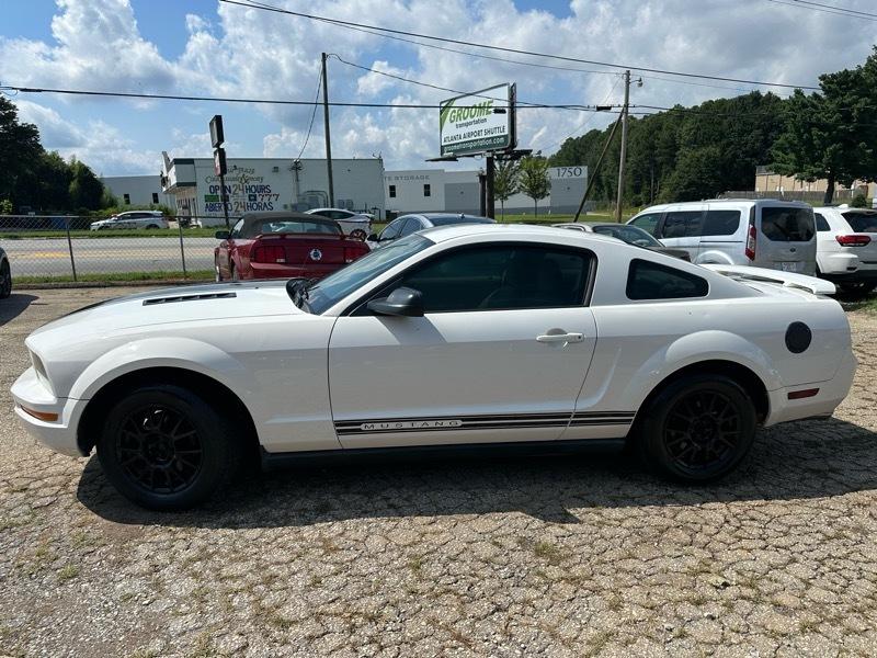 Ford Mustang V6 Deluxe Coupe 2007