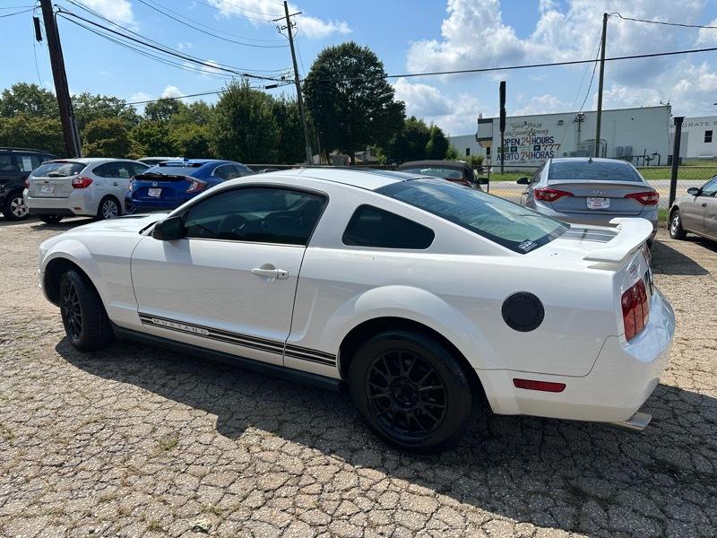Ford Mustang V6 Deluxe Coupe 2007