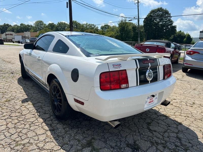 Ford Mustang V6 Deluxe Coupe 2007