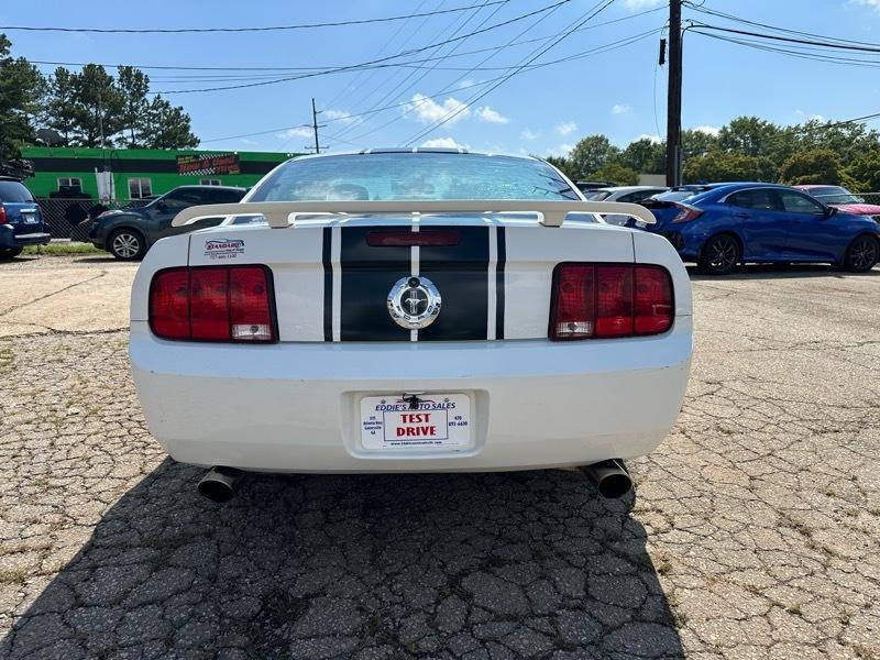 Ford Mustang V6 Deluxe Coupe 2007