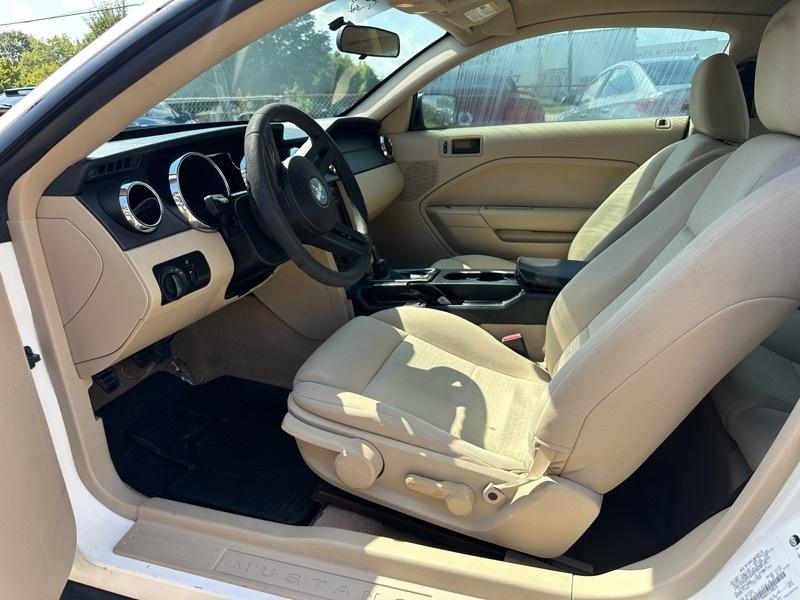 Ford Mustang V6 Deluxe Coupe 2007