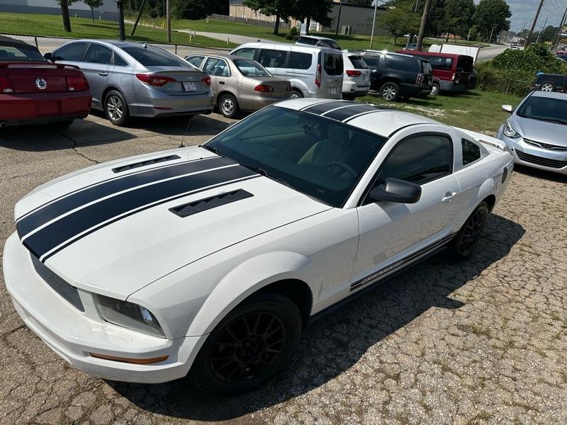 Ford Mustang V6 Deluxe Coupe 2007