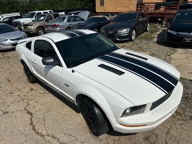 Ford Mustang V6 Deluxe Coupe 2007