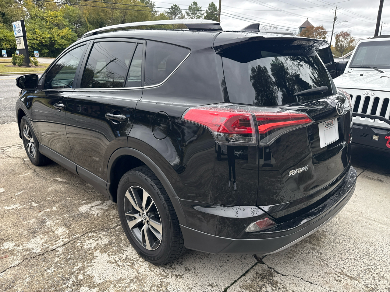 Toyota RAV4 XLE FWD 2017 Toyota RAV4 XLE FWD 2017