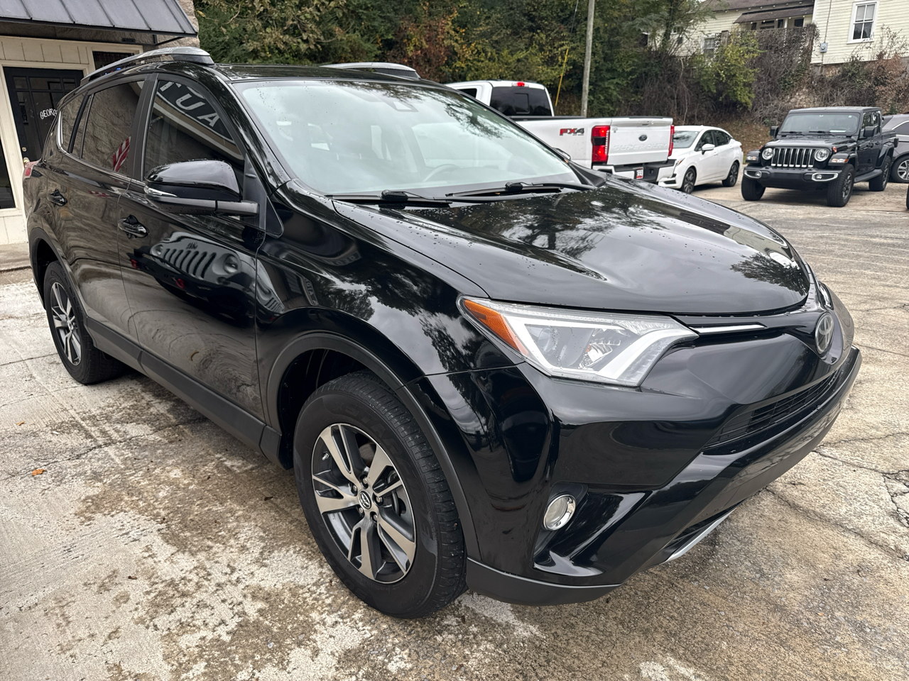Toyota RAV4 XLE FWD 2017 Toyota RAV4 XLE FWD 2017