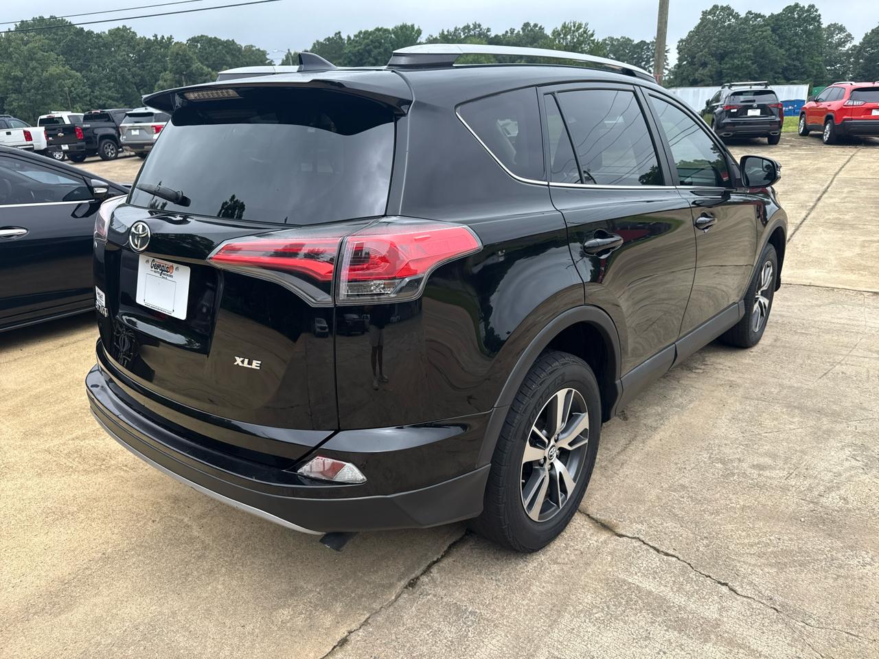 Toyota RAV4 XLE FWD 2017