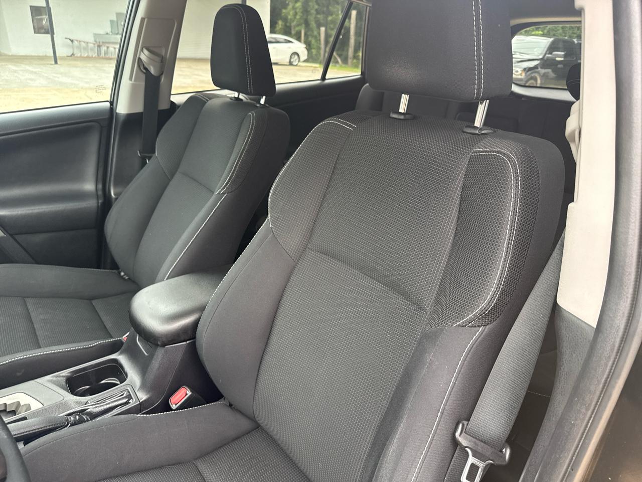 Toyota RAV4 XLE FWD 2017