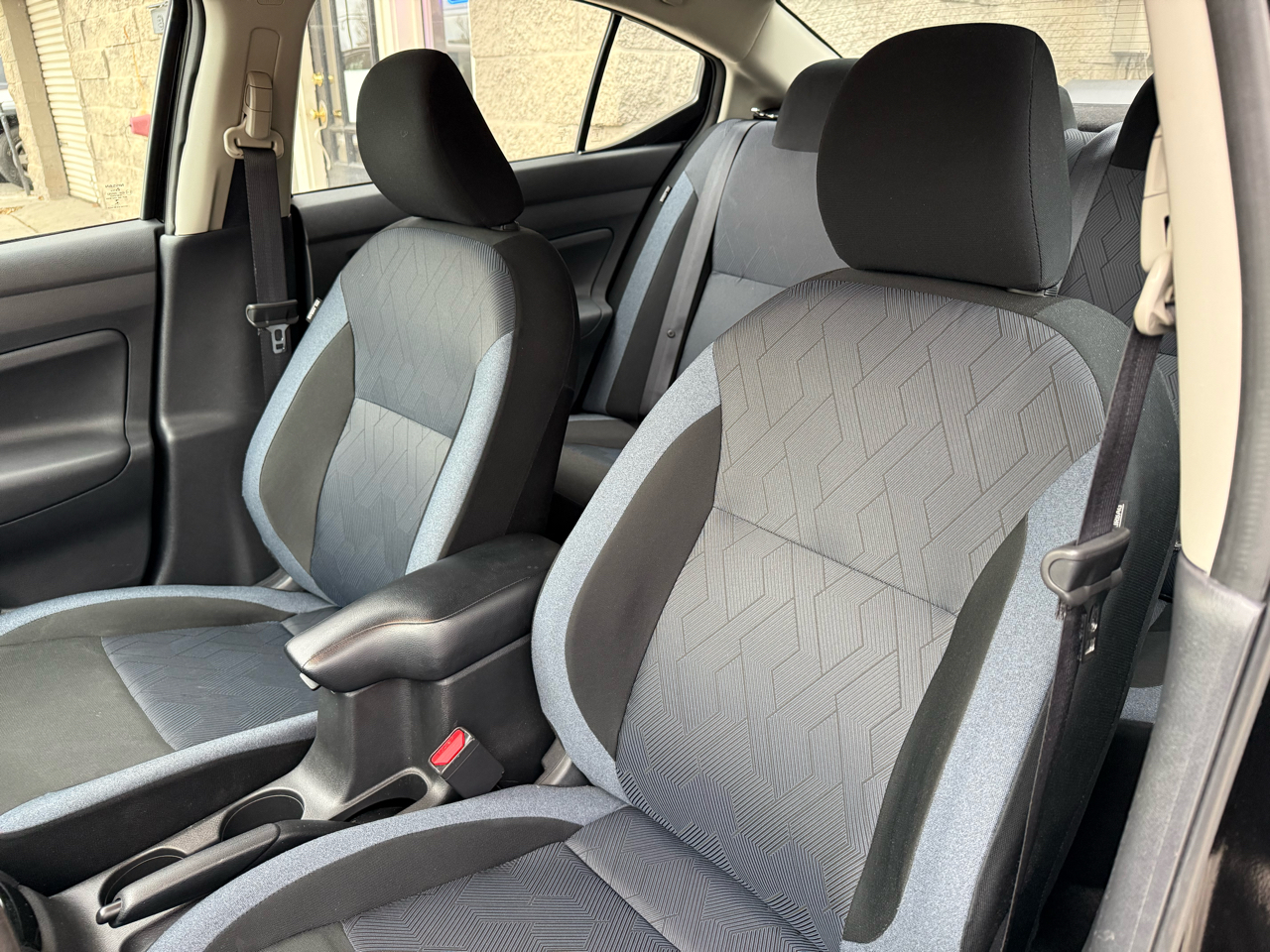 Nissan Versa SV 2025