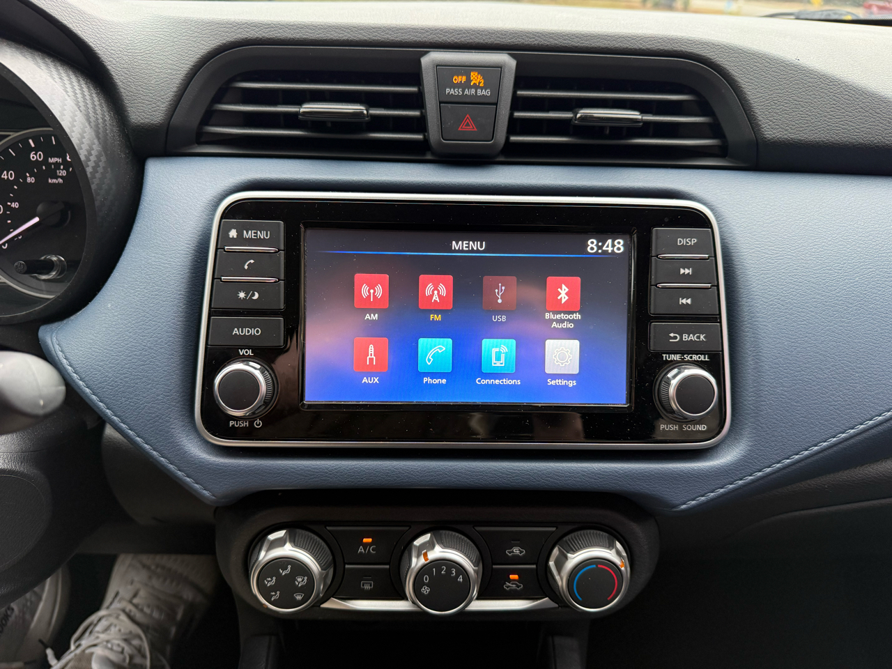 Nissan Versa SV 2025