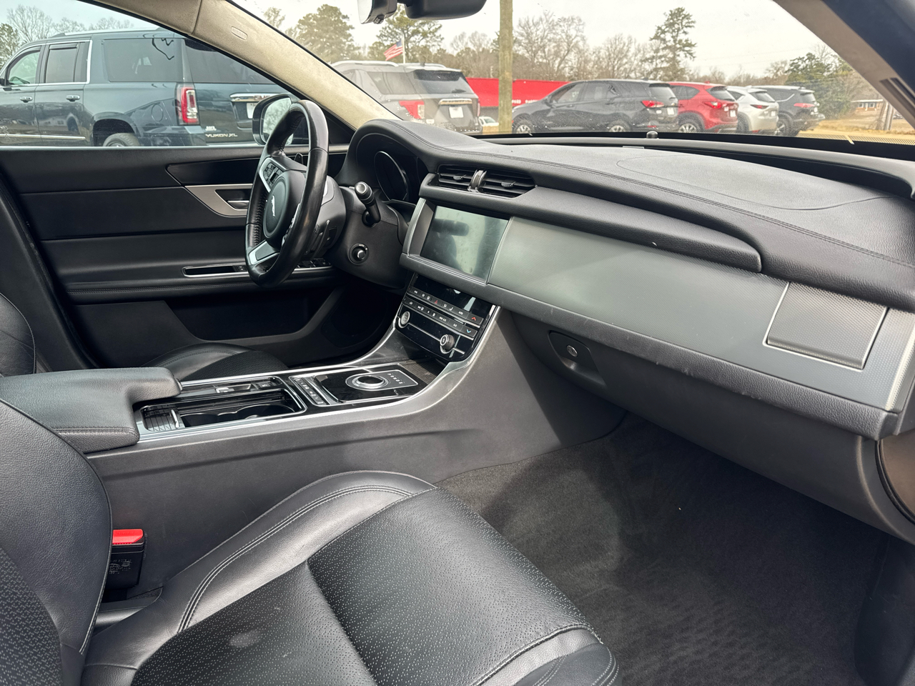 Jaguar XF Sedan 25t AWD 2019