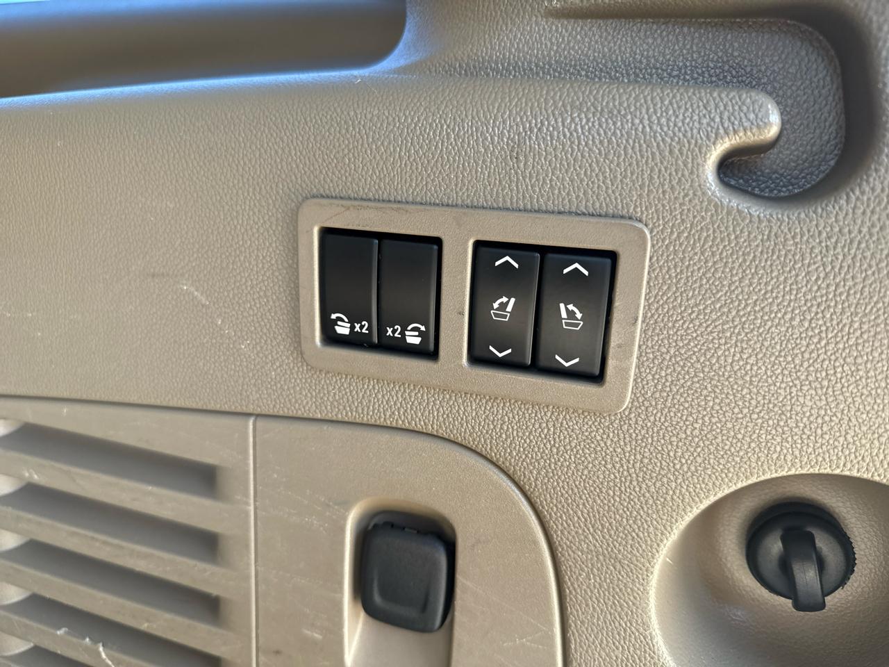 GMC Yukon XL SLT 2WD 2017