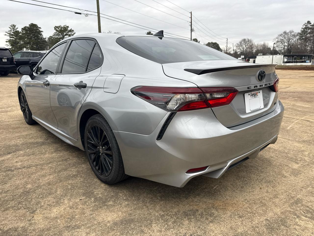 Toyota Camry SE 2021