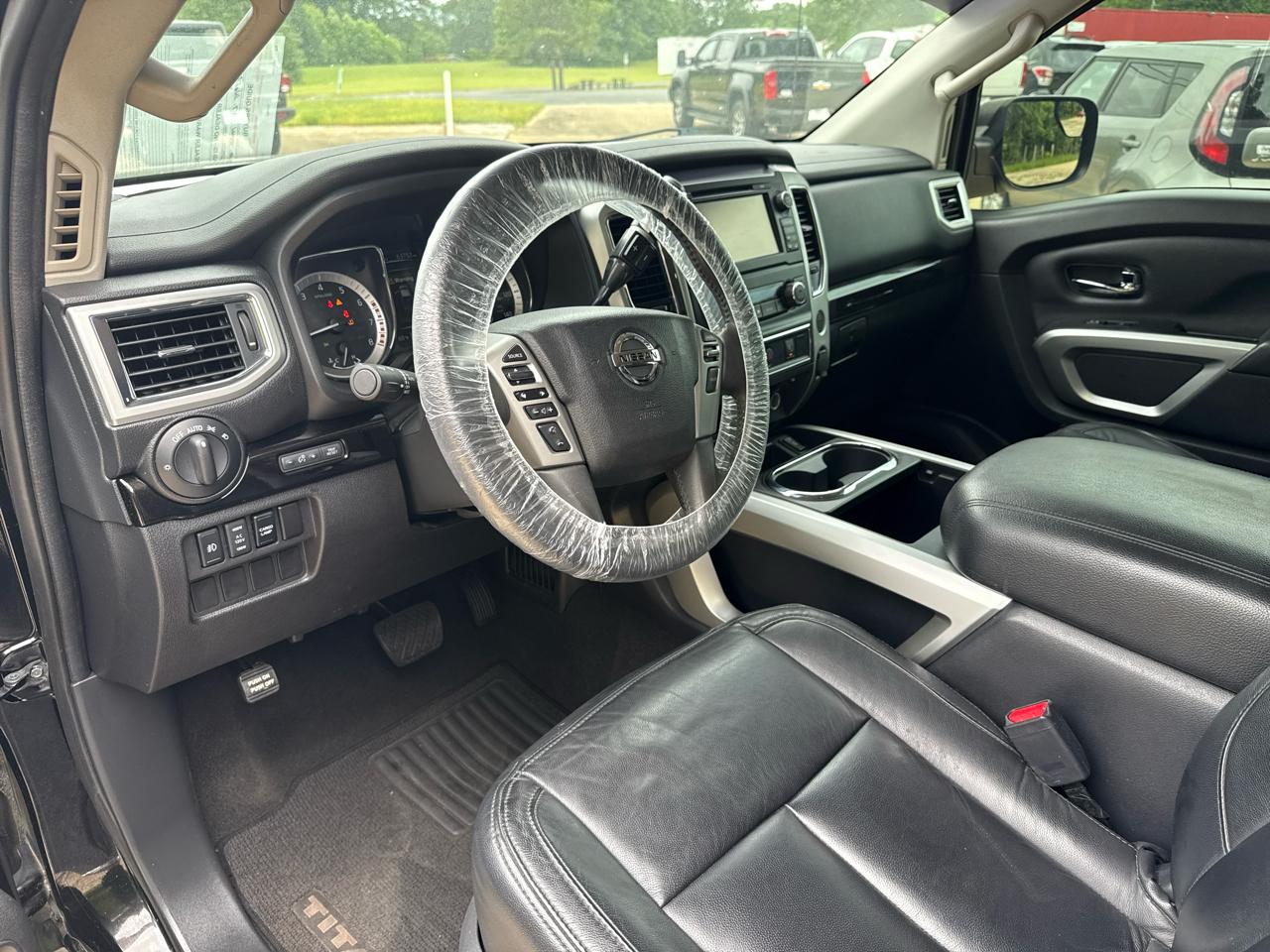 Nissan Titan SV Crew Cab 2WD 2017