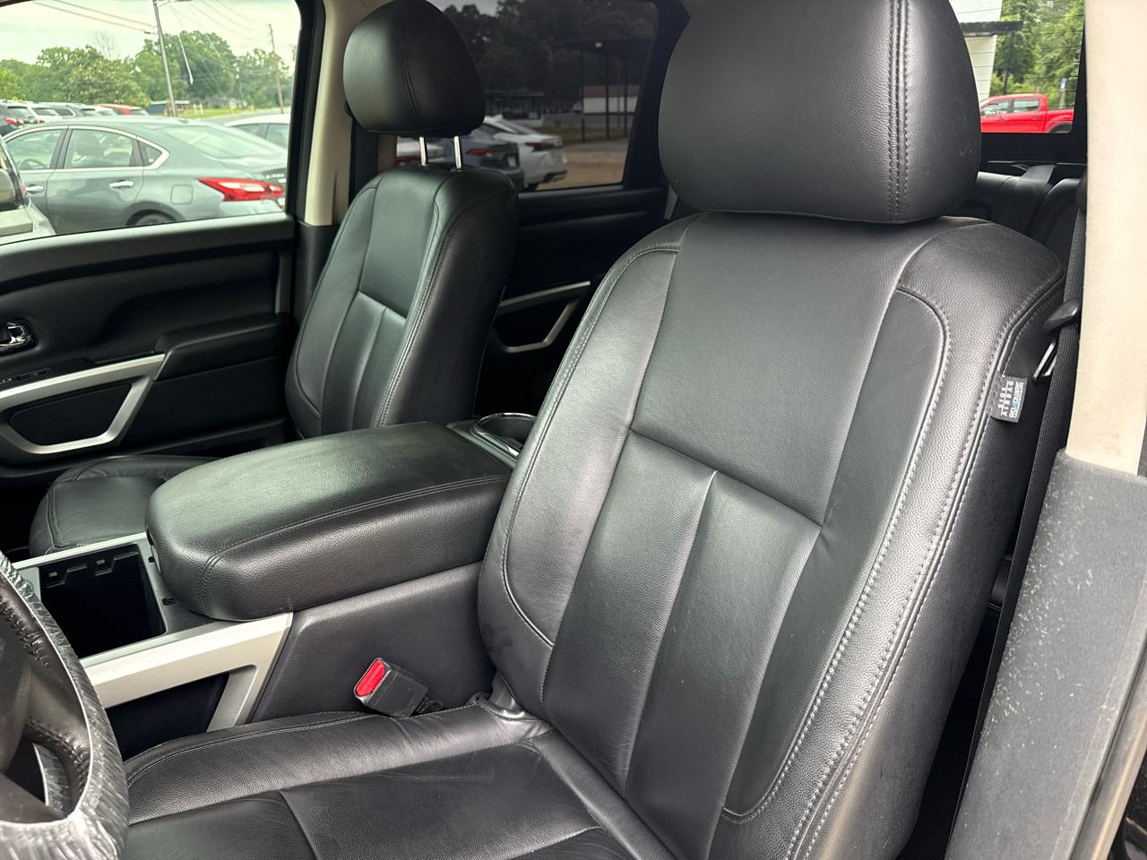 Nissan Titan SV Crew Cab 2WD 2017