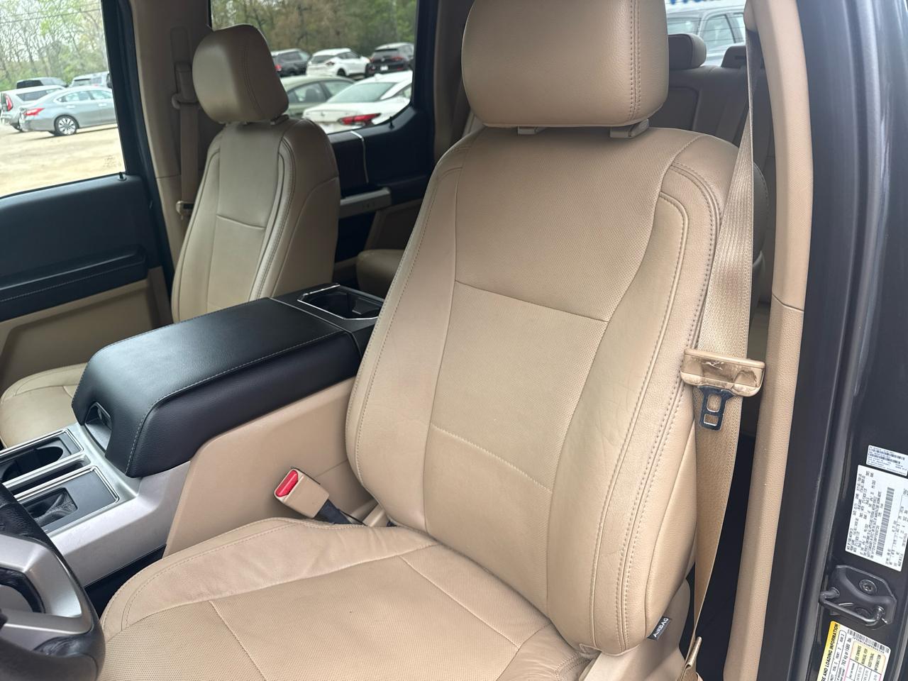 Ford F-150 4WD SuperCrew 145" Lariat 2015