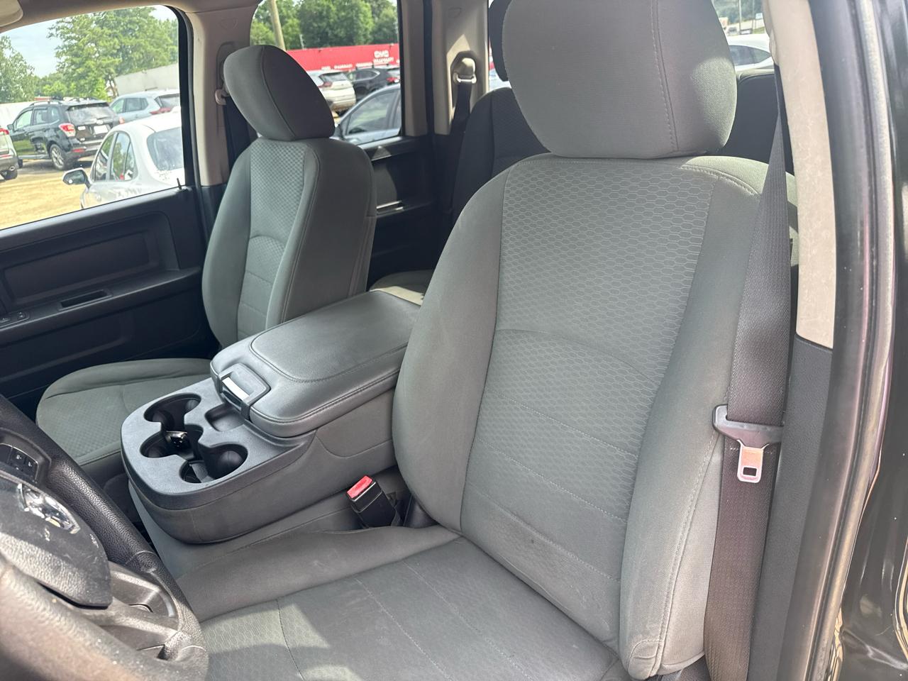RAM 1500 2WD Quad Cab 140.5" Sport 2014