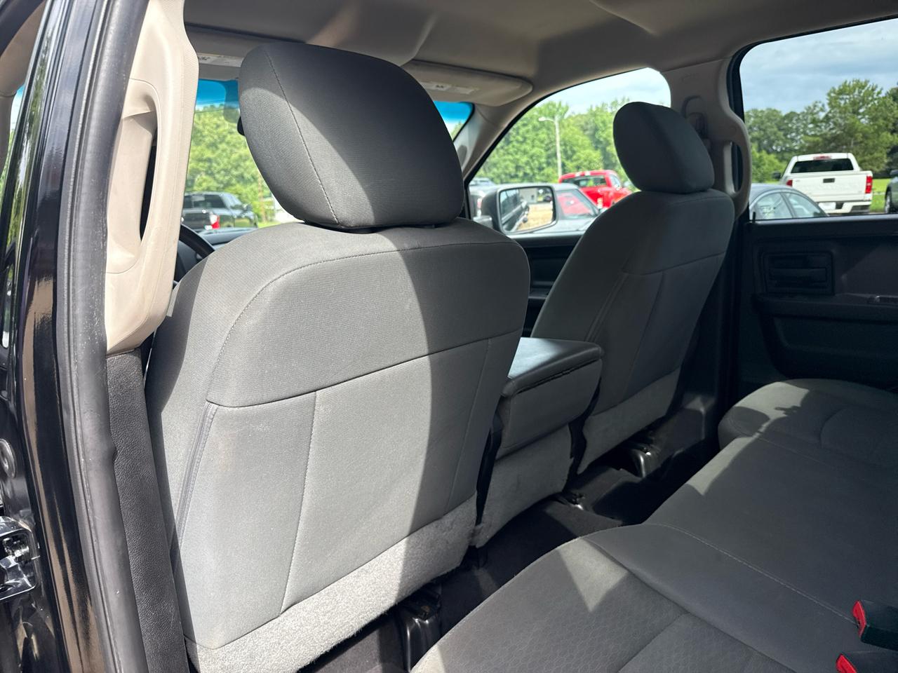 RAM 1500 2WD Quad Cab 140.5" Sport 2014