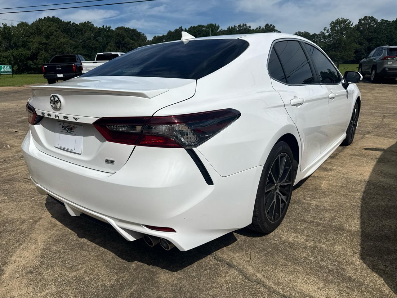 Toyota Camry SE 2023