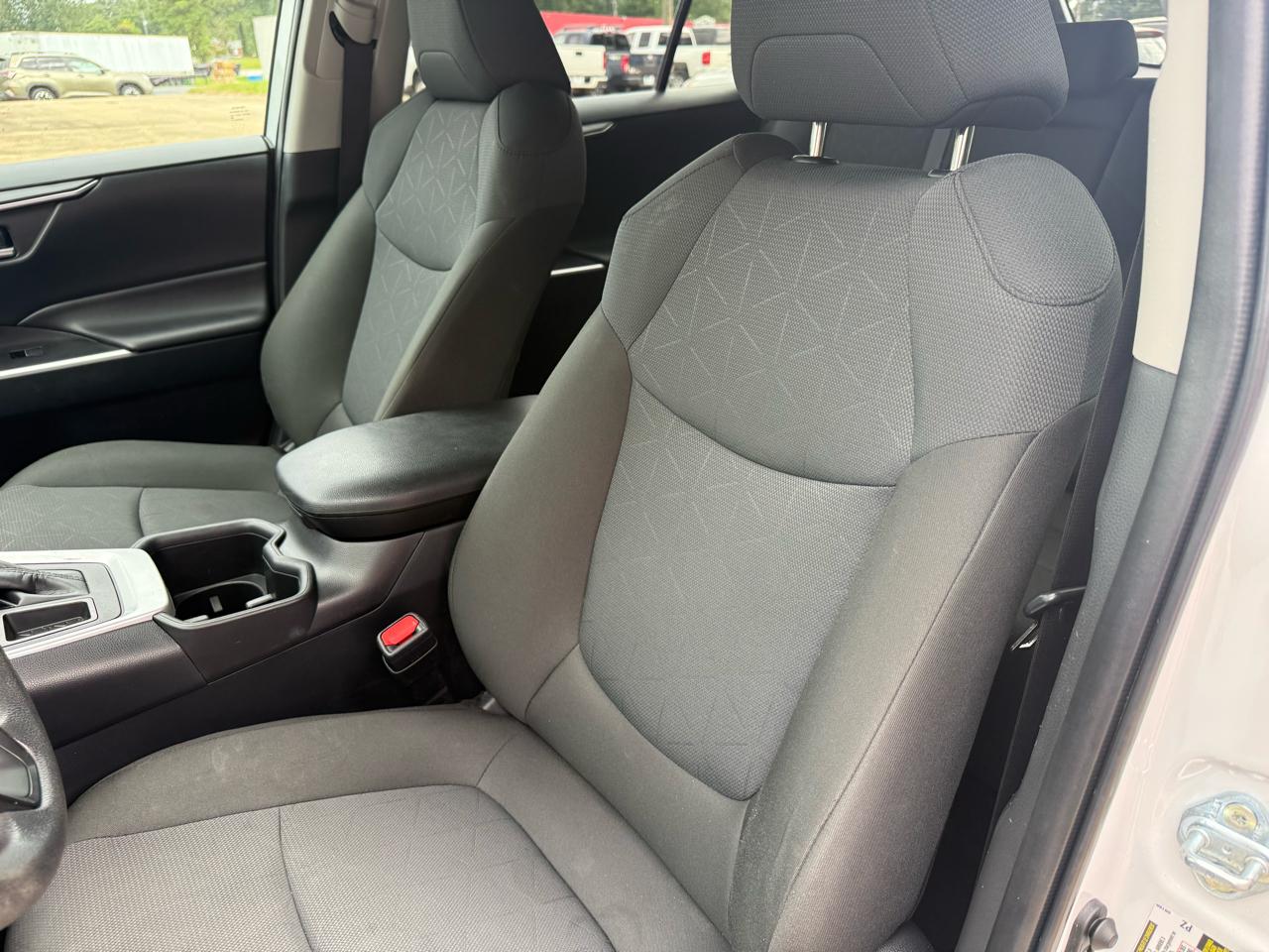 Toyota RAV4 XLE 2025