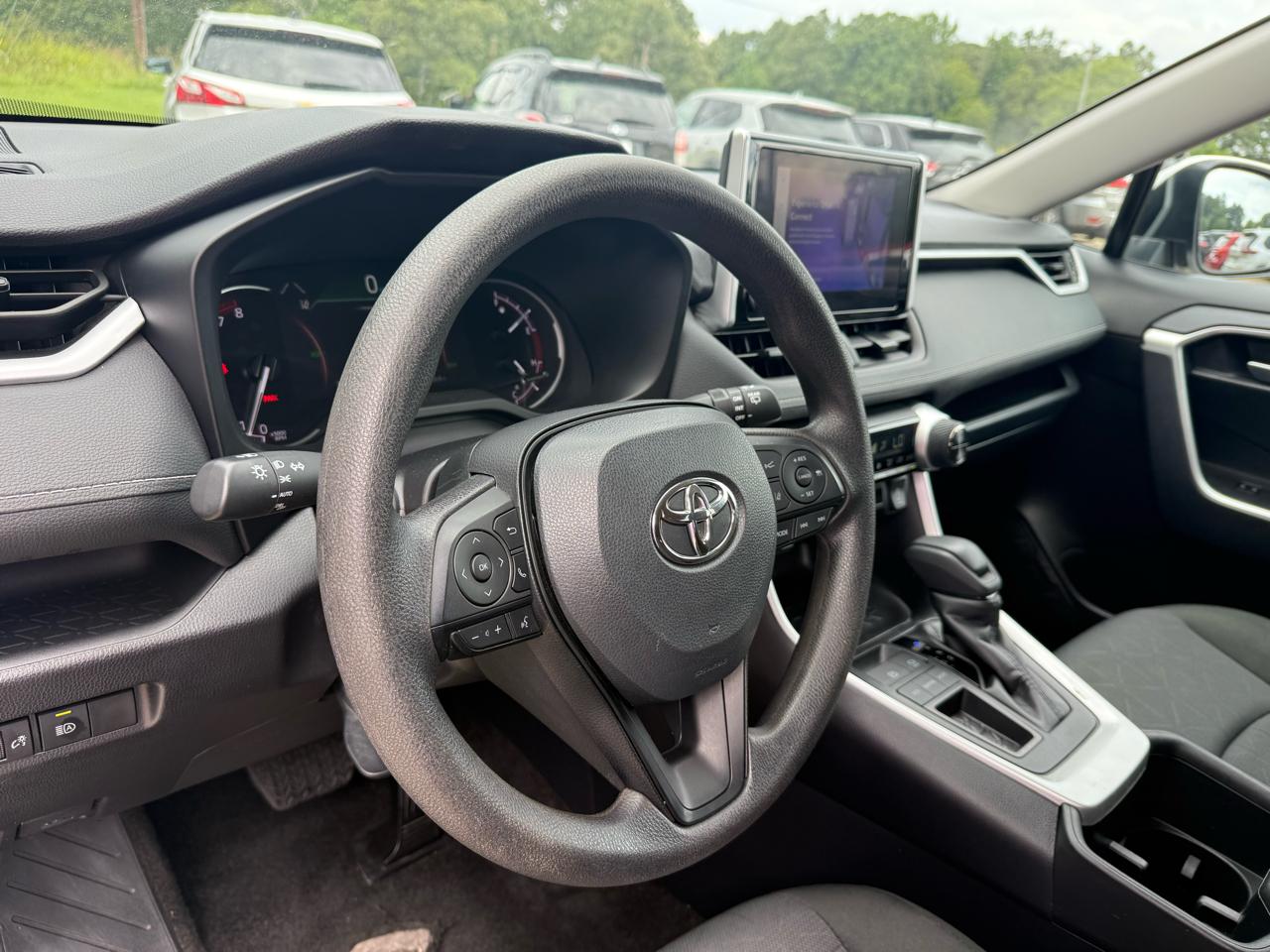Toyota RAV4 XLE 2025