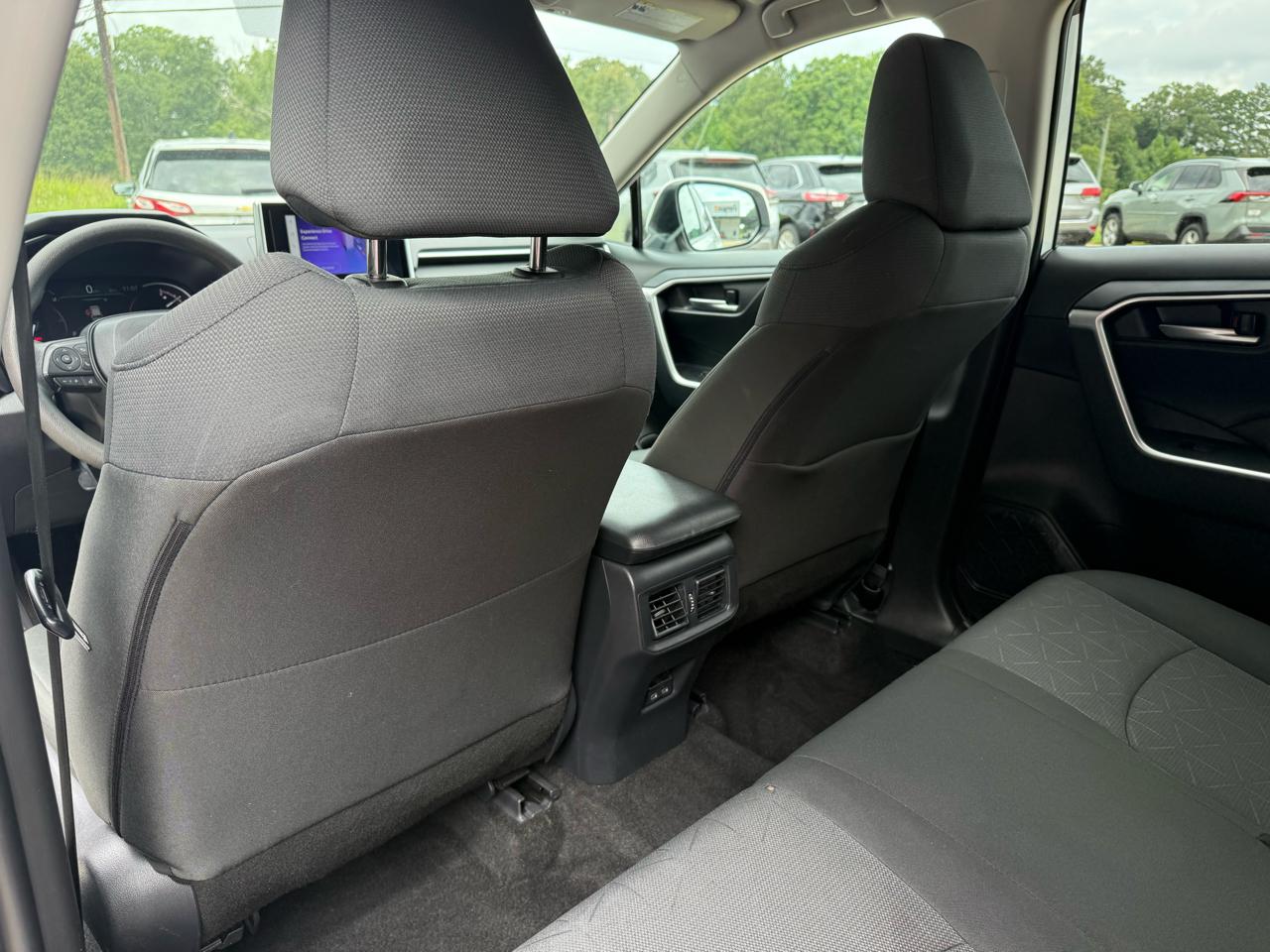 Toyota RAV4 XLE 2025