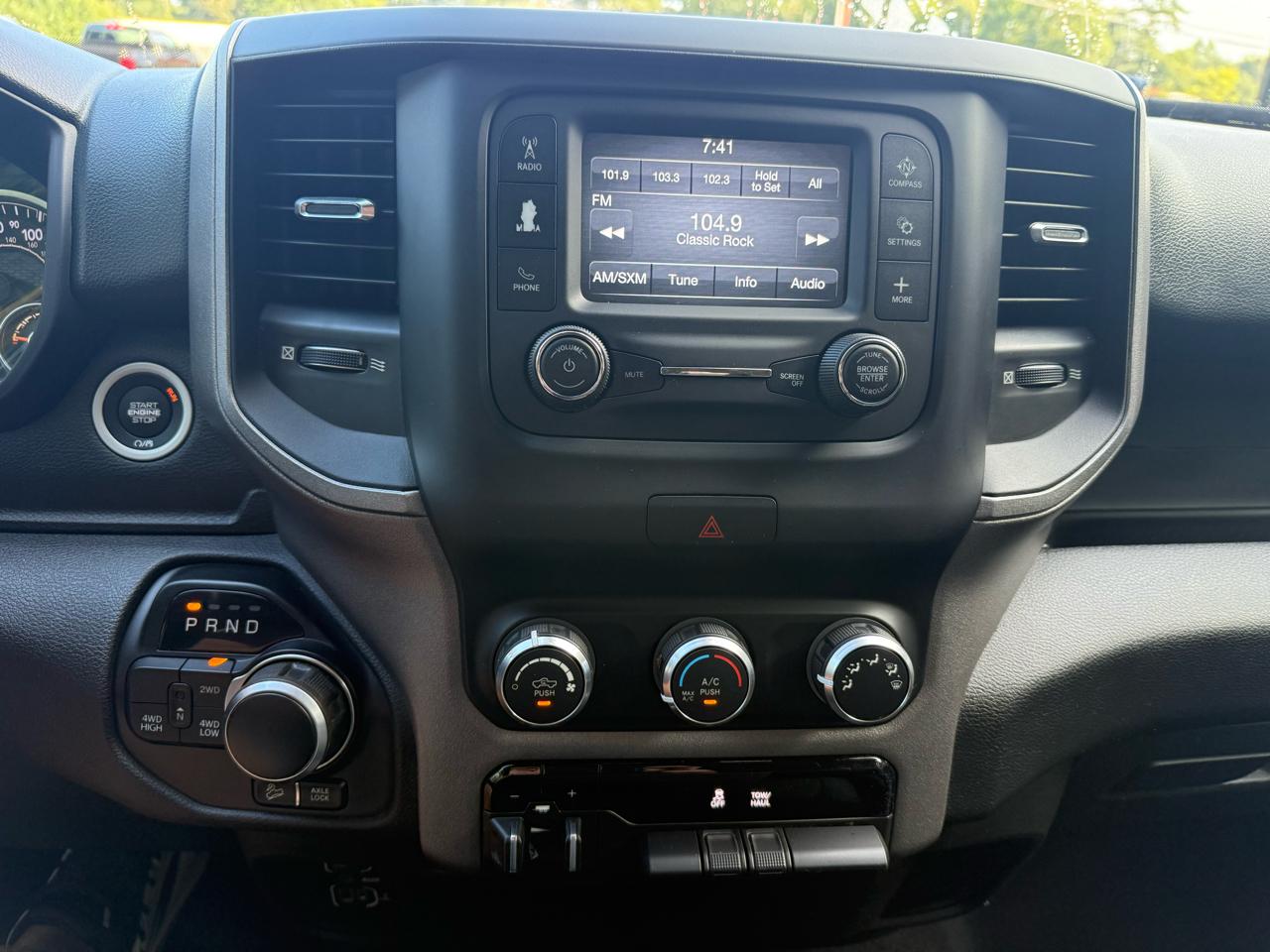 RAM 1500 Tradesman Crew Cab SB 4WD 2019