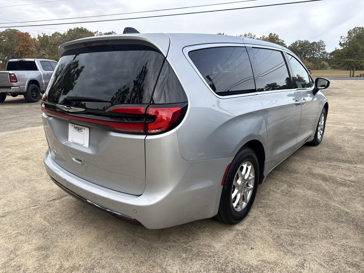 Chrysler Pacifica Touring L 2023